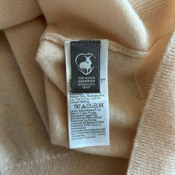 NWT J.Crew 100% Cashmere Sweater Vest Size Medium V-Neck Butter Cream Sleeveless - Picture 11 of 11